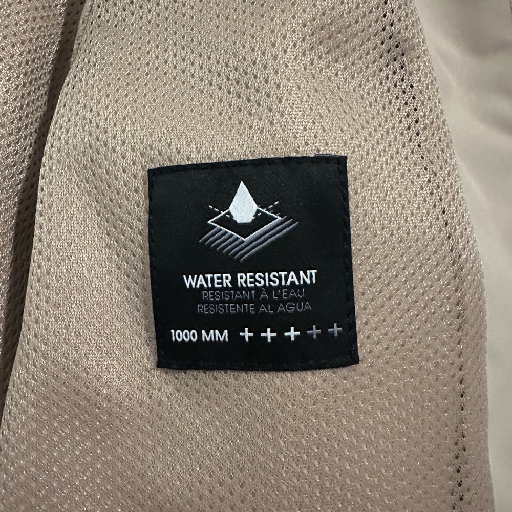 Volcom Women’s Shell - Picture 4 of 4